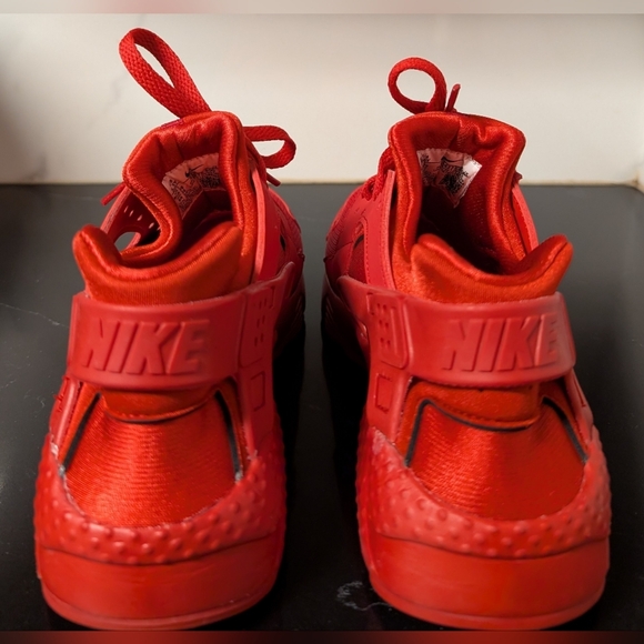 Nike Big Kids' Huarache Run Triple Red Sneakers Size 5.5Y MSRP $110 - Picture 11 of 12